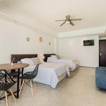 *Turquoise Escape- Beachfront Studio By Casa Paraiso* Cancun Dış mekan fotoğraf