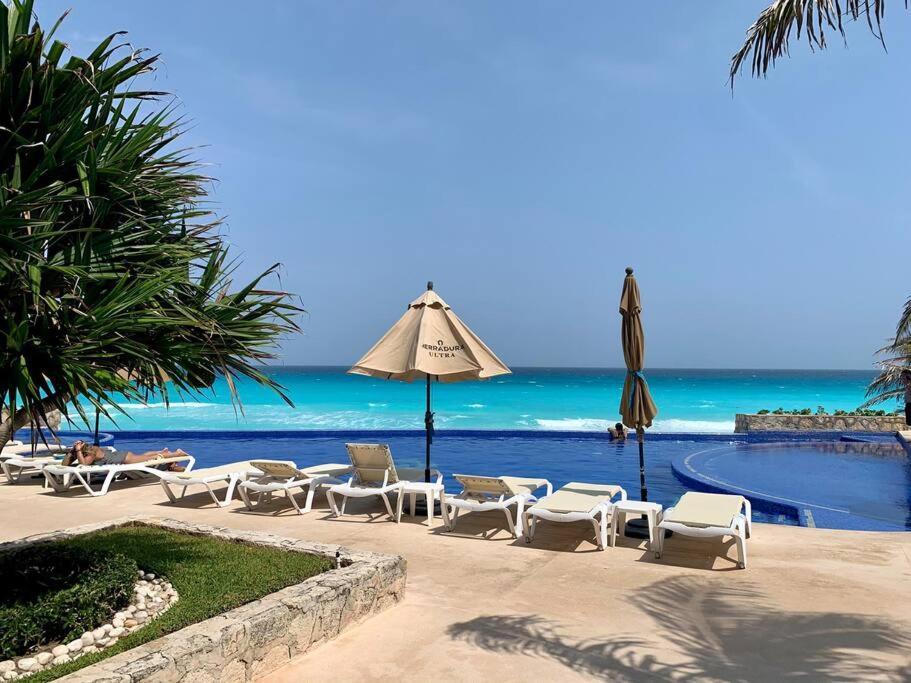 *Turquoise Escape- Beachfront Studio By Casa Paraiso* Cancun Dış mekan fotoğraf