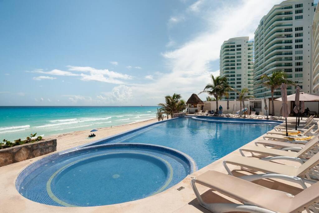 *Turquoise Escape- Beachfront Studio By Casa Paraiso* Cancun Dış mekan fotoğraf