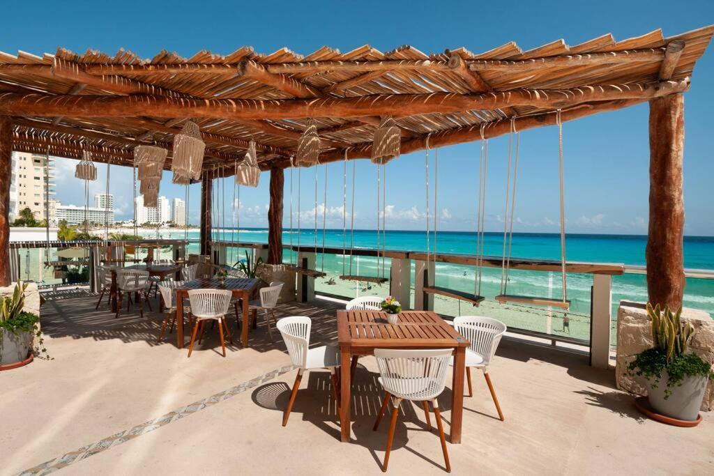 *Turquoise Escape- Beachfront Studio By Casa Paraiso* Cancun Dış mekan fotoğraf